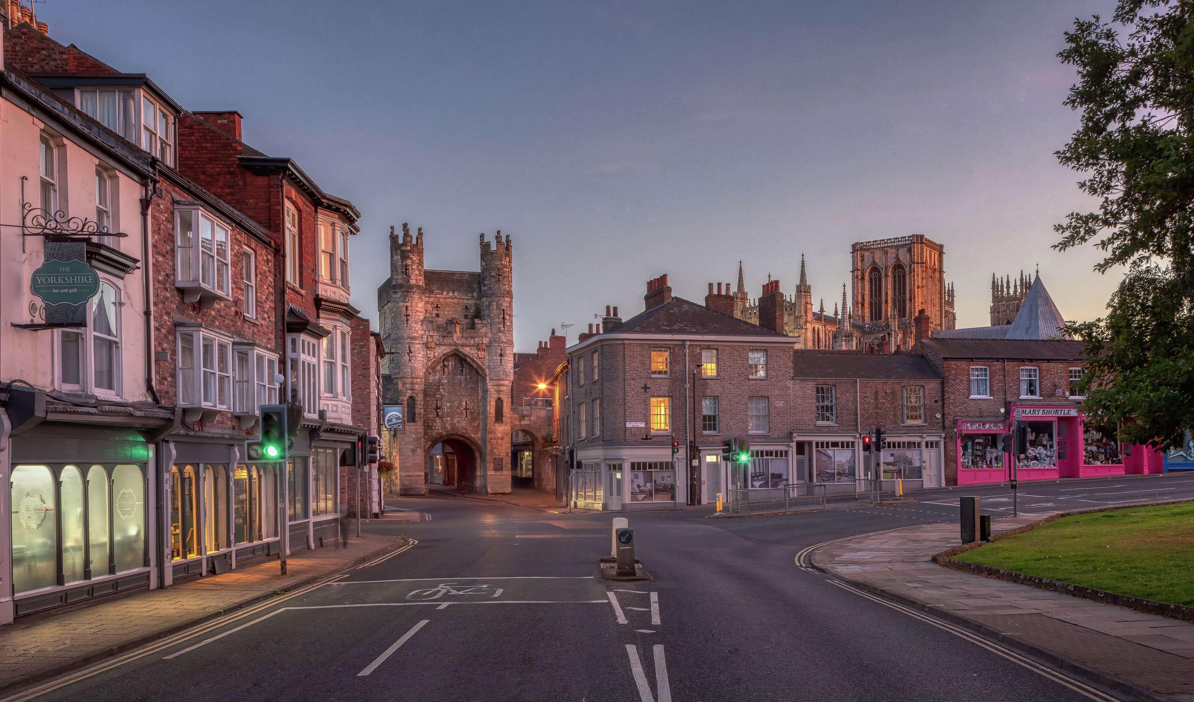 Doubletree By Hilton York Hotel Bagian luar foto