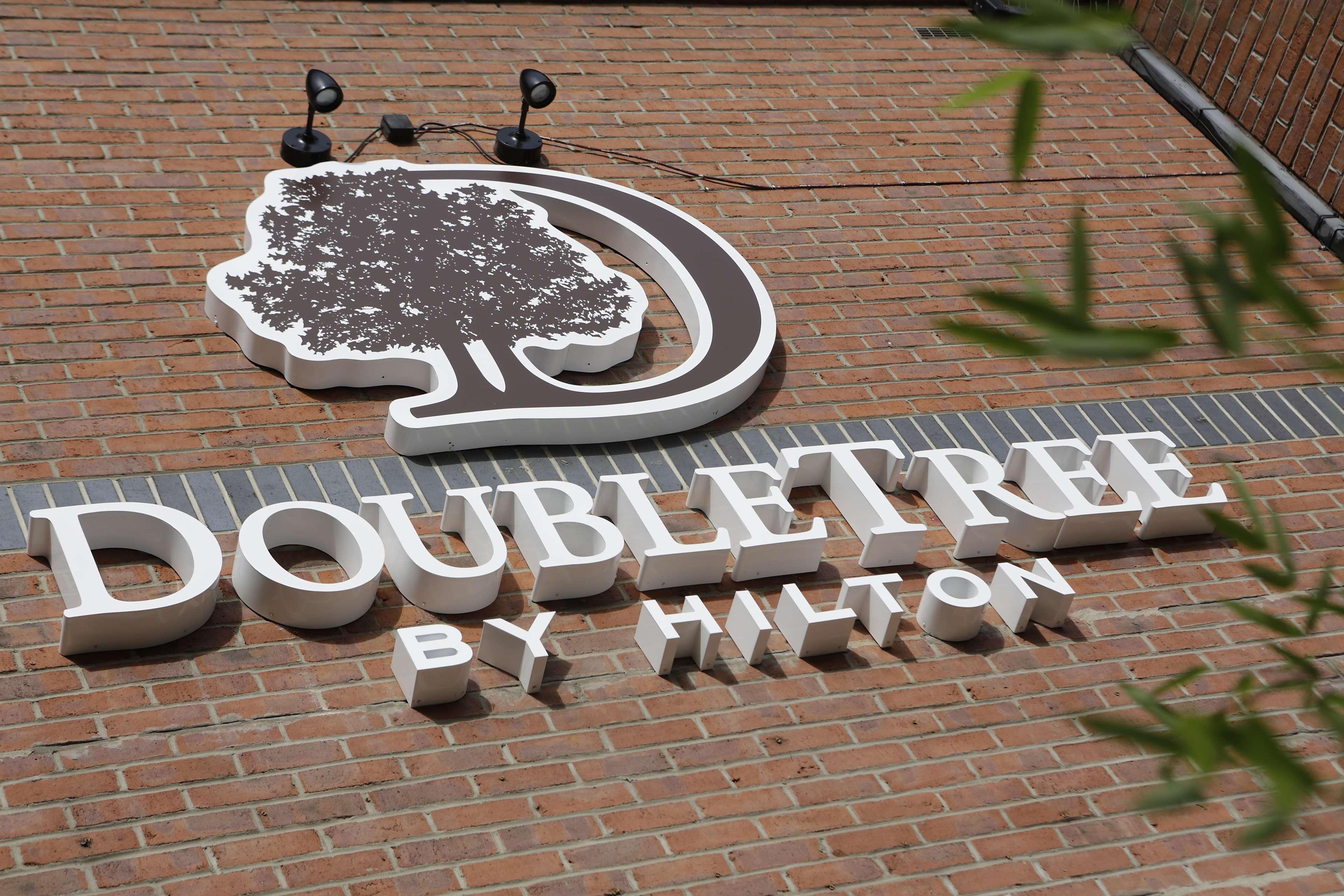 Doubletree By Hilton York Hotel Bagian luar foto