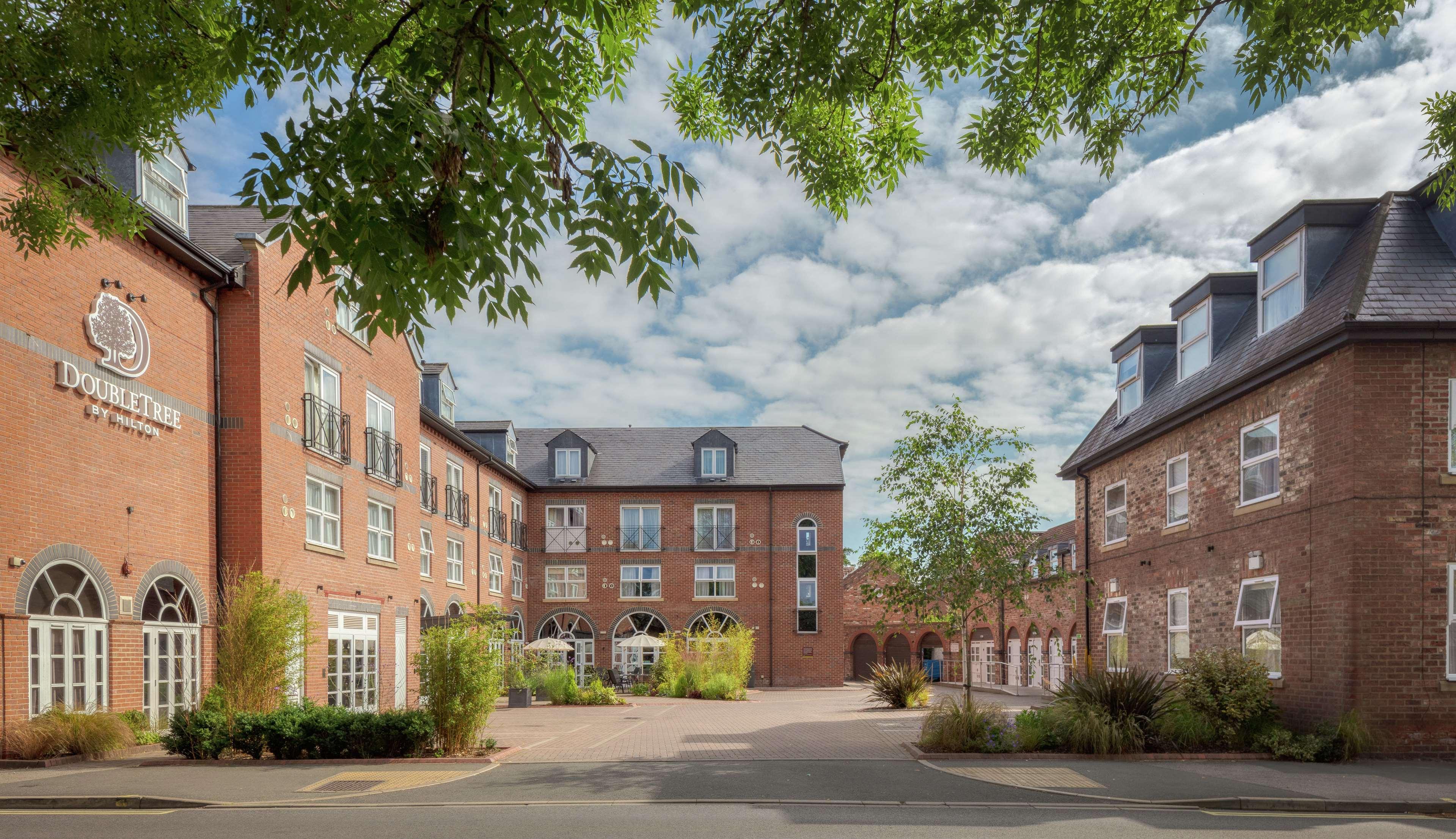 Doubletree By Hilton York Hotel Bagian luar foto