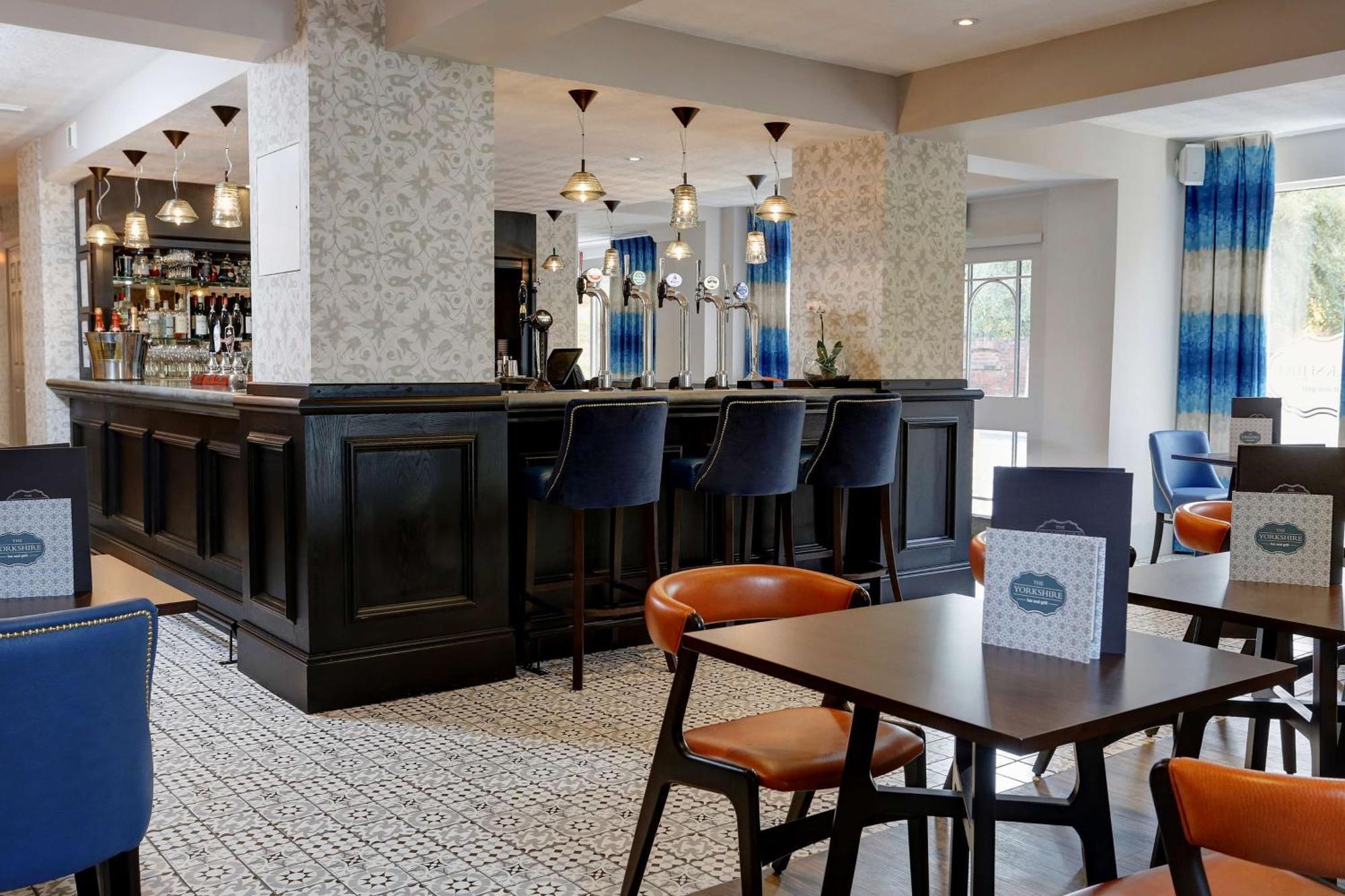 Doubletree By Hilton York Hotel Bagian luar foto